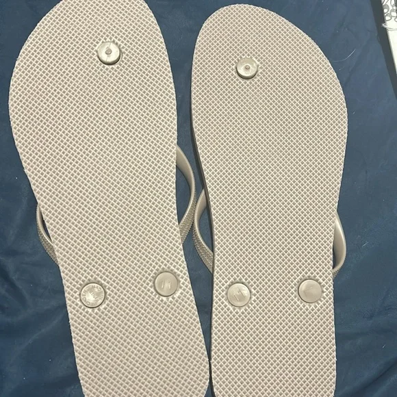 NWOT navy flip flops - Picture 2 of 2